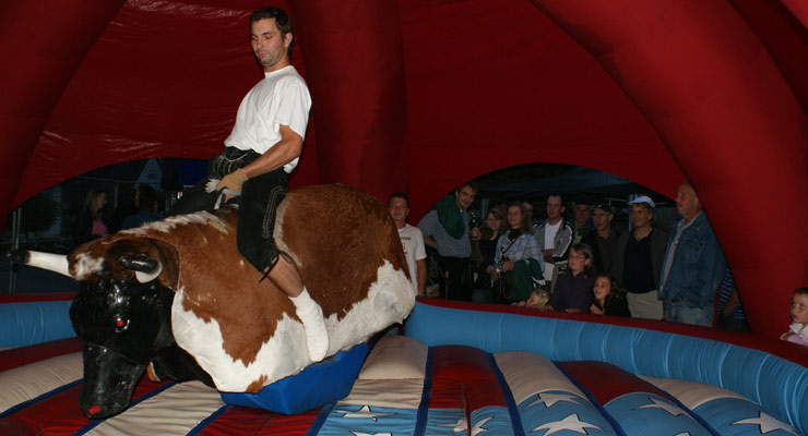 RODEO BULLE Mieten , BULLRIDING leihen